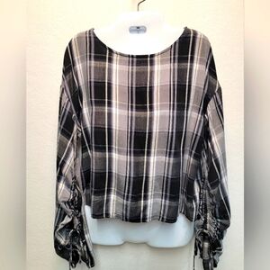 URBAN OUTFITTERS Women's Size Large Round Neckline Long Sleeve w/ drawstrings